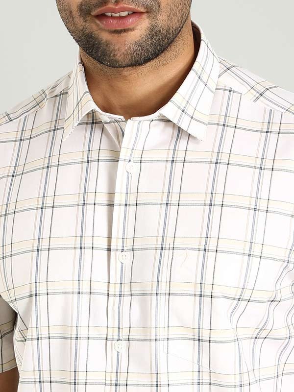 Indian Terrain Men's Regular Fit Half Sleeve Checkered Off White Shirt